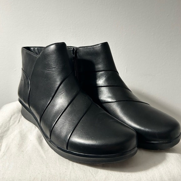 Clarks Black Ankle Booties - Picture 2 of 10
